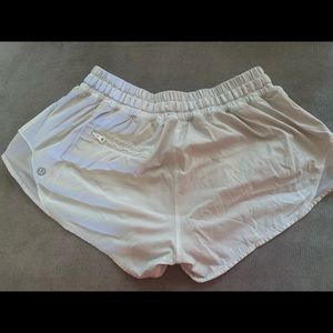 Lululemon hottie hot short Sz 6 like new